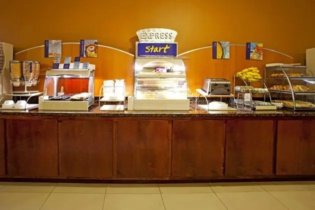 Holiday Inn Express and Suites Jacksonville Maypor - Yeme / İçme