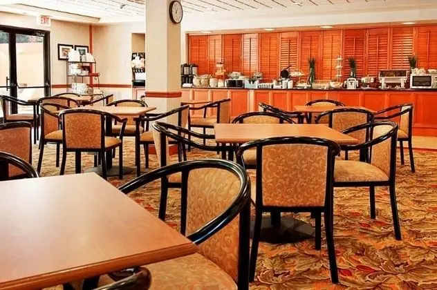 Holiday Inn Express and Suites Jacksonville SE Med - Bar