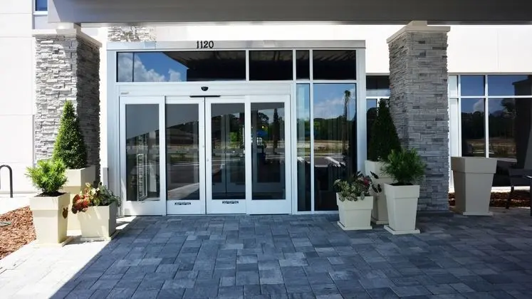 Holiday Inn Express and Suites Jacksonville W-I295