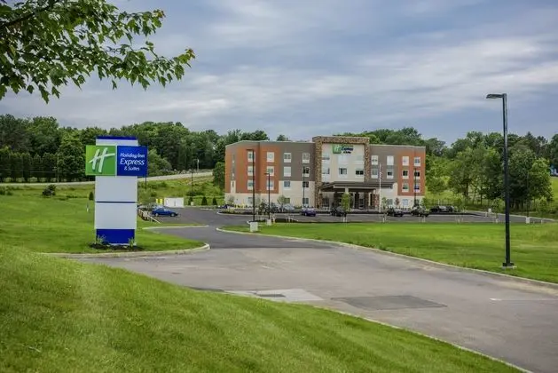 Holiday Inn Express and Suites Jamestown