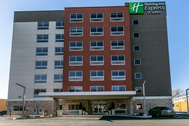 HOLIDAY INN EXPRESS AND SUITES JERSEY CITY NORTH -