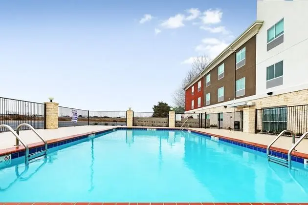 Holiday Inn Express And Suites Junction, an IHG Hotel - Havuz