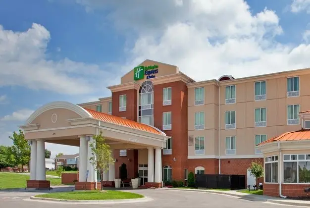 Holiday Inn Express and Suites Kansas City Grandvi