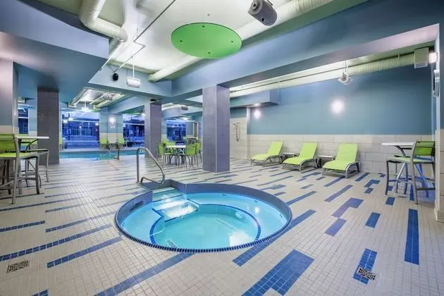 Holiday Inn Express & Suites Kelowna - East, an IHG Hotel - Havuz