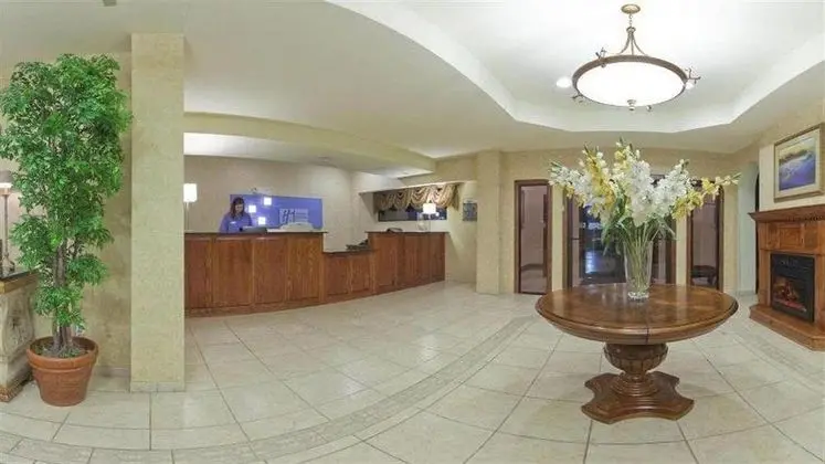 Holiday Inn Express Hotel & Suites Kerrville - Genel