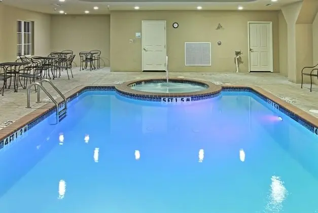 Holiday Inn Express and Suites Kilgore North - Havuz