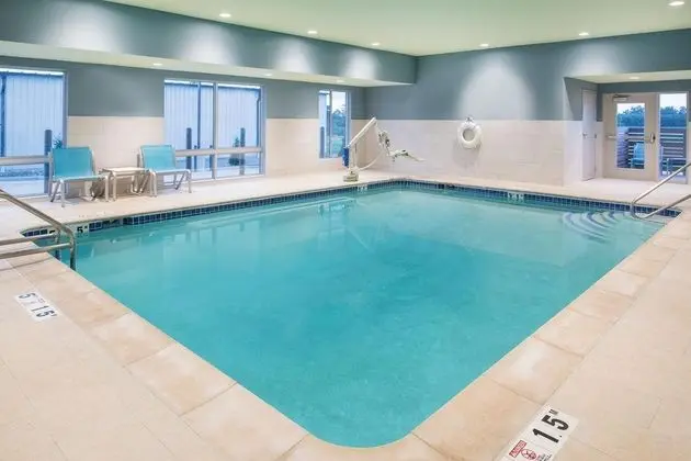 Holiday Inn Express and Suites Kingdom City