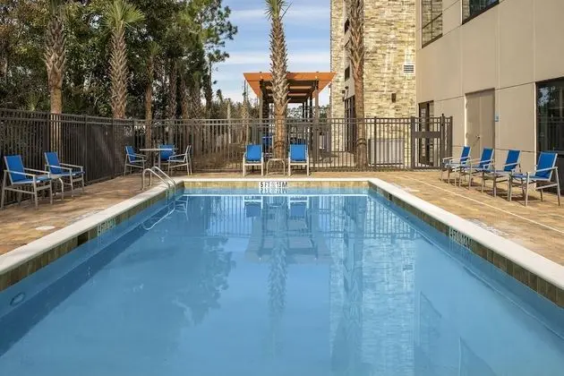 Holiday Inn Express & Suites Kingsland I-95-Naval Base Area, an IHG Hotel - Havuz
