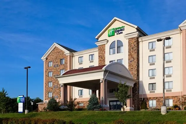 Holiday Inn Express and Suites Kingsport Meadowvie