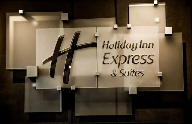 Holiday Inn Express and Suites Kingston-Ulster