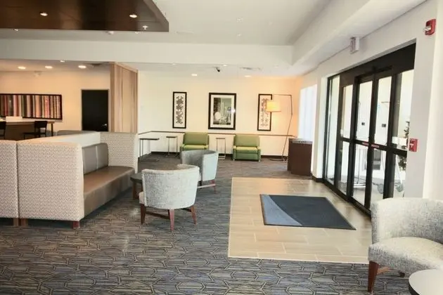 HOLIDAY INN EXPRESS AND SUITES KIRKSVILLE - UNIVER - Dış Mekan