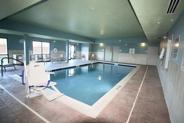 HOLIDAY INN EXPRESS AND SUITES KIRKSVILLE - UNIVER - Havuz