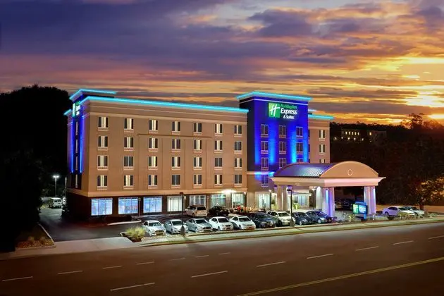 Holiday Inn Express and Suites Knoxville West Pape
