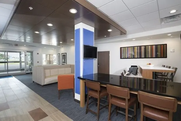 Holiday Inn Express & Suites La Porte, an IHG Hotel - Lobi