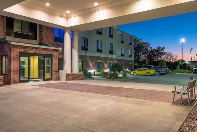 Holiday Inn Express & Suites Lafayette East