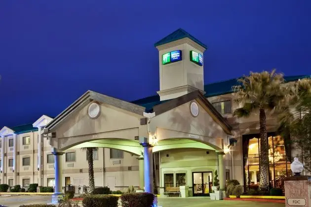 Holiday Inn Express and Suites Lake Charles