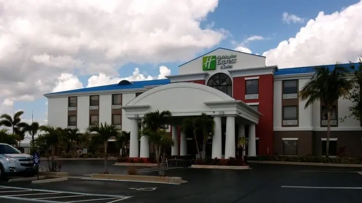Holiday Inn Express and Suites Lake Okeechobee