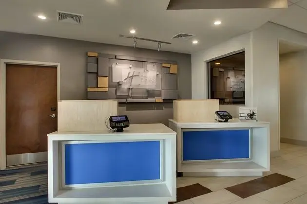 Holiday Inn Express and Suites Lancaster East Stra - Dış Mekan