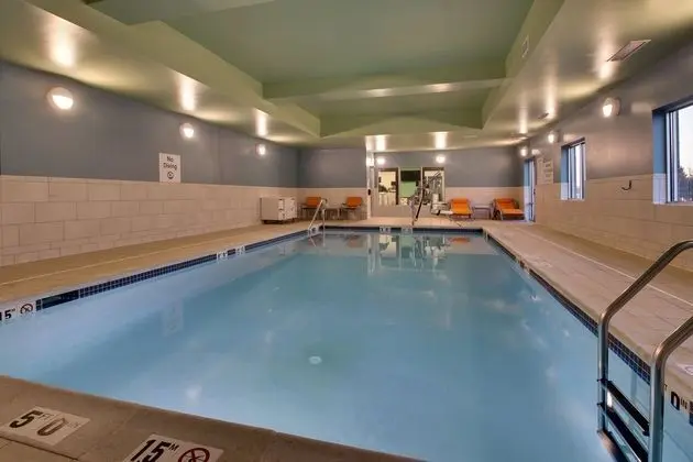 Holiday Inn Express and Suites Lancaster East Stra - Havuz