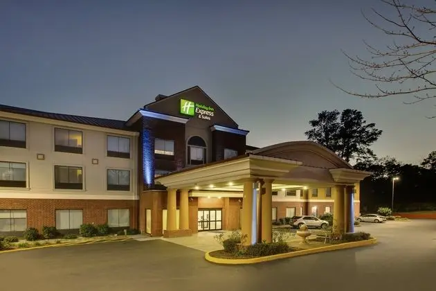 Holiday Inn Express and Suites Laurel