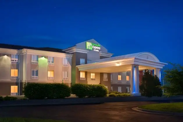 Holiday Inn Express and Suites Lawrence