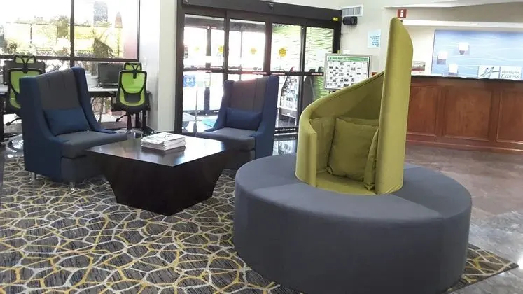 Holiday Inn Express & Suites Lawrenceville - Dış Mekan