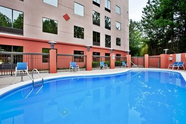 Holiday Inn Express & Suites Lawrenceville - Havuz