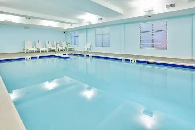 Holiday Inn Express Hotel & Suites Lebanon, an IHG Hotel - Havuz