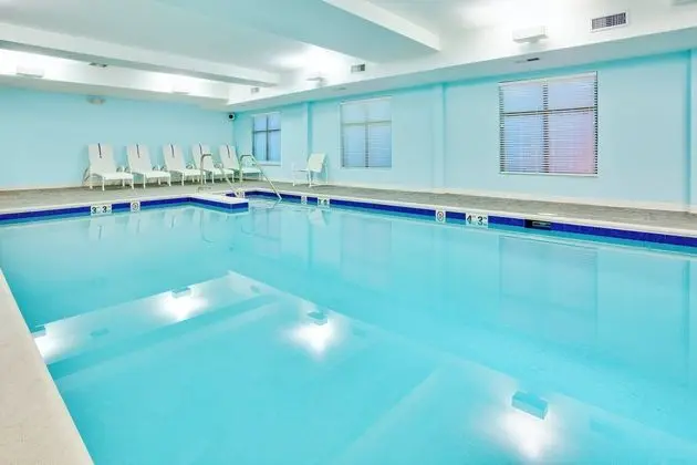 Holiday Inn Express Hotel & Suites Lebanon, an IHG Hotel - Havuz