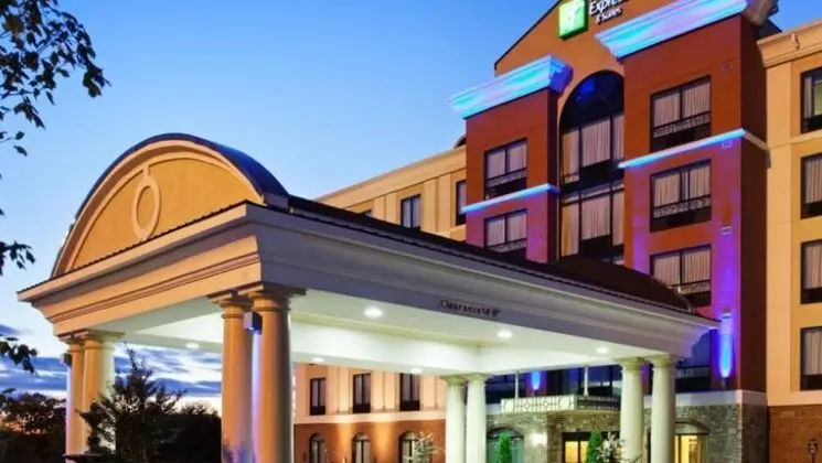 Holiday Inn Express and Suites Lebanon