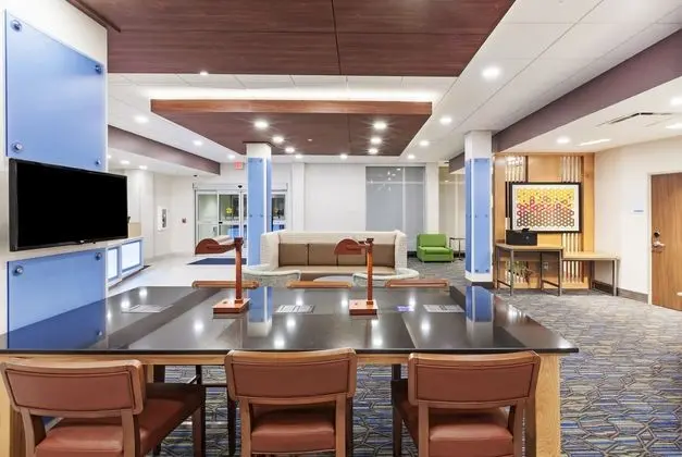 HOLIDAY INN EXPRESS AND SUITES LENEXA - OVERLAND P - Dış Mekan