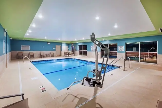 HOLIDAY INN EXPRESS AND SUITES LENEXA - OVERLAND P - Havuz