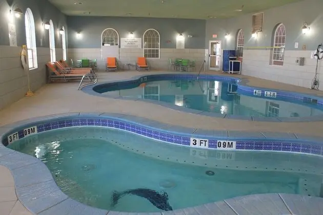 Holiday Inn Express and Suites Levelland - Havuz