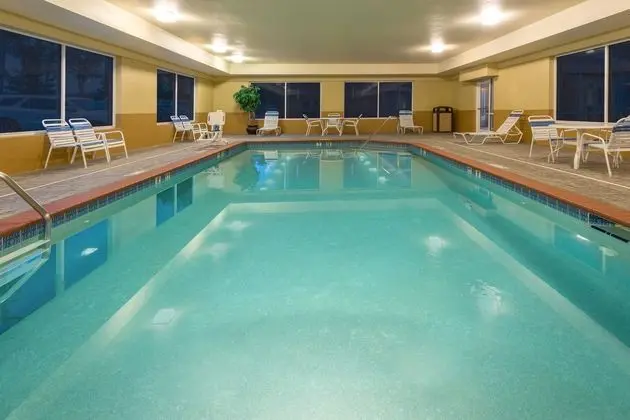 Holiday Inn Express & Suites Lexington Dtwn Area-K - Havuz