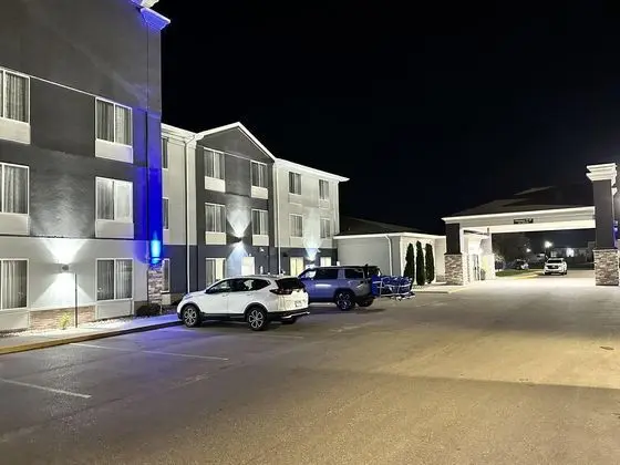 Holiday Inn Express and Suites Lexington - Dış Mekan