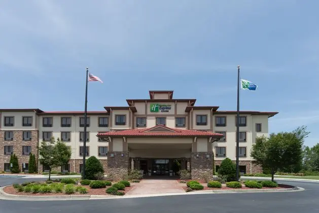 Holiday Inn Express and Suites Lexington NW The Vi