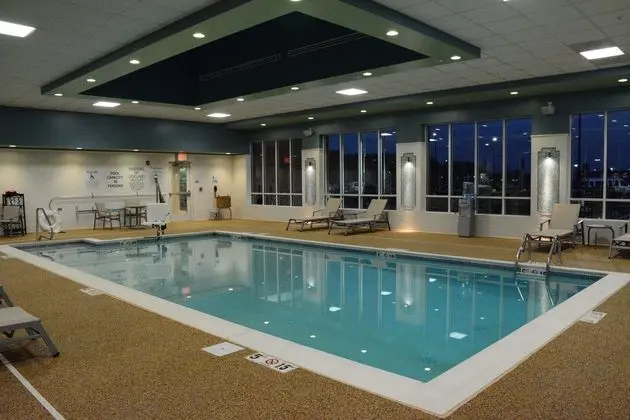 Holiday Inn Express and Suites Lexington Park Cali - Havuz