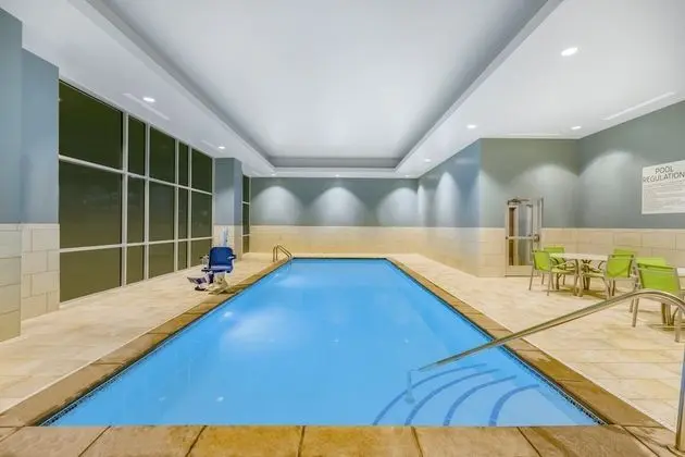 Holiday Inn Express And Suites Lincoln Downtown , An Ihg Hotel - Havuz