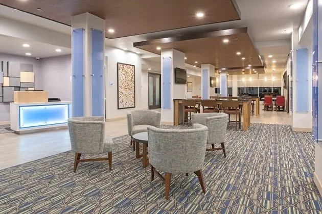 Holiday Inn Express and Suites Lincoln I - 80, an IHG Hotel - Lobi