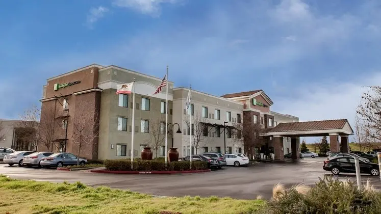 Holiday Inn Express and Suites Lincoln Roseville A