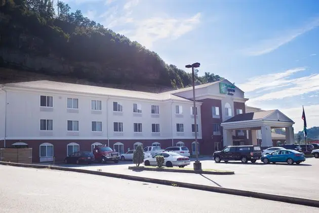 Holiday Inn Express and Suites Logan