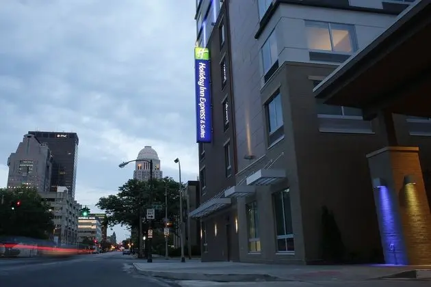 Holiday Inn Express and Suites Louisville Downtown - Genel