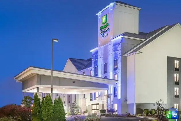 Holiday Inn Express & Suites Louisville East