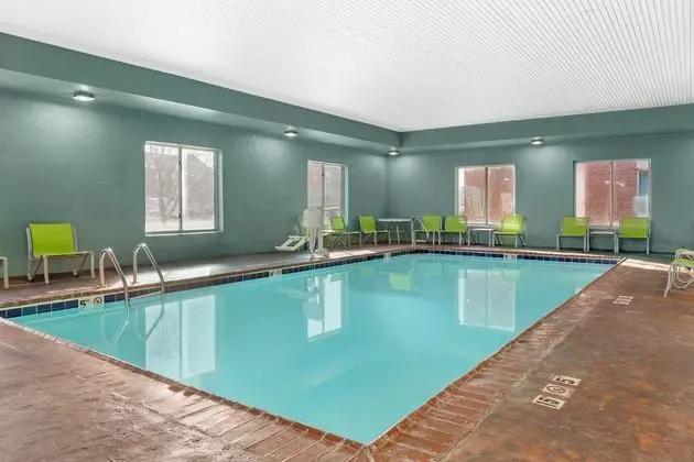 Holiday Inn Express and Suites Louisville South Hi - Havuz