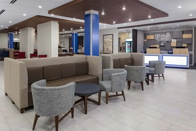 Holiday Inn Express & Suites Madison, an IHG Hotel - Lobi