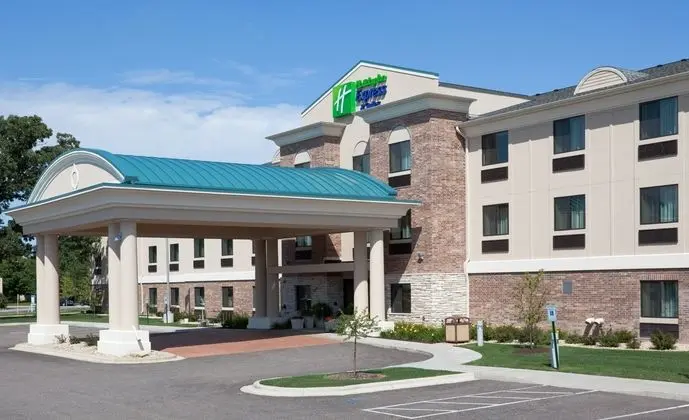 Holiday Inn Express and Suites Madison-Verona