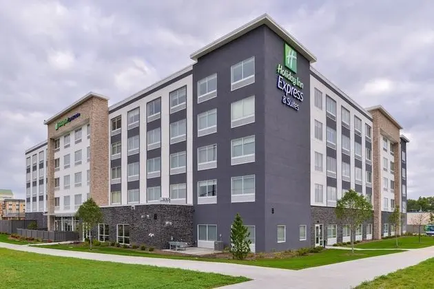 Holiday Inn Express & Suites Mall of America - MSP Airport, an IHG Hotel
