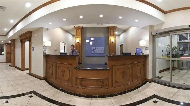Holiday Inn Express and Suites Mansfield