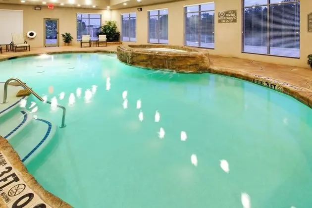 Holiday Inn Express and Suites Mansfield - Havuz