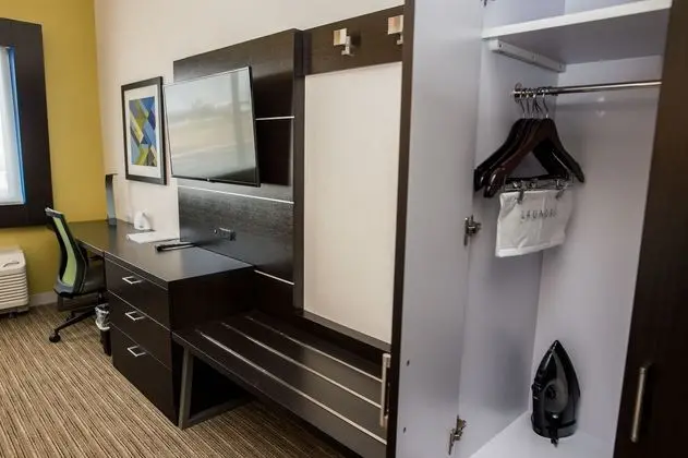 Holiday Inn Express Suites Marietta - Oda
